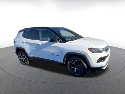 Used 2025 Jeep Compass Limited image 2