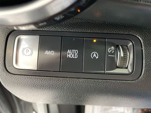 Used 2025 Chevrolet Equinox LT AWD/4WD image 11