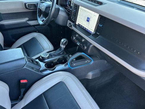 Used 2022 Ford Bronco Wildtrak image 16