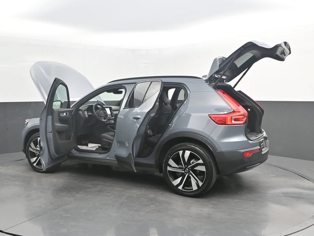 Certified 2023 Volvo XC40 B5 Plus w/ Climate Package AWD/4WD image 40