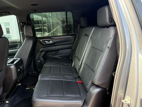Used 2022 Chevrolet Suburban LT RWD image 28