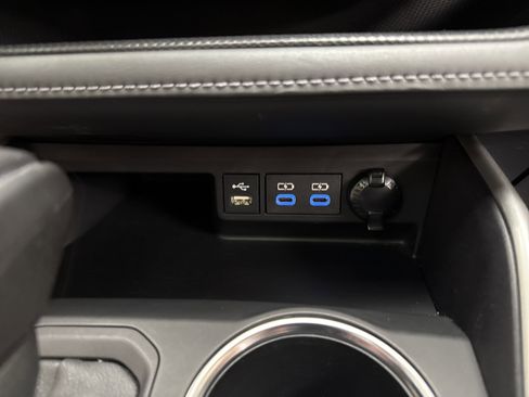 Used 2022 Toyota Highlander XLE image 37