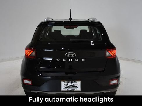 Certified 2025 Hyundai Venue SEL FWD image 7