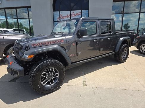 Used 2026 Jeep Gladiator Mojave AWD/4WD image 4