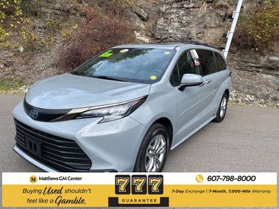 Used 2022 Toyota Sienna XLE Woodland Edition