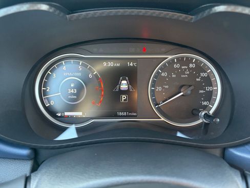 Used 2025 Nissan Versa SV image 39