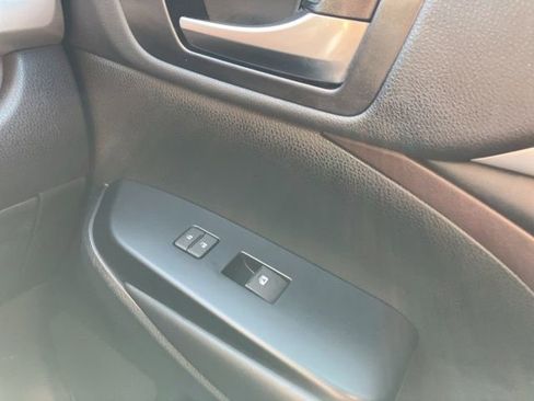 Used 2019 Toyota Highlander XLE image 23