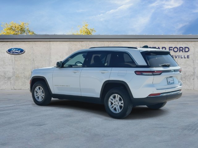 Used 2024 Jeep Grand Cherokee Laredo RWD image 6