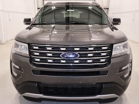 Certified 2017 Ford Explorer XLT w/ Equipment Group 202A image 5