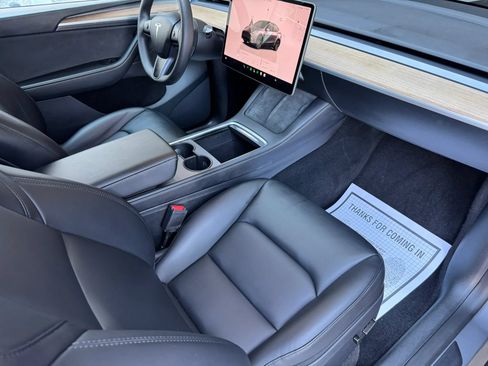 Used 2024 Tesla Model Y Long Range AWD/4WD image 10