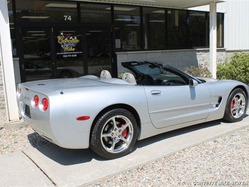 Used 2002 Chevrolet Corvette Coupe w/ Preferred Equipment Group2 RWD image 24