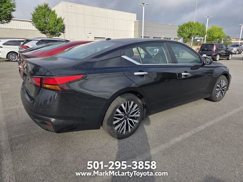 Used 2025 Nissan Altima 2.5 SV FWD image 5