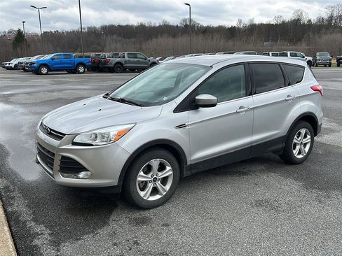 Used 2016 Ford Escape SE w/ SE Cold Weather Package image 2
