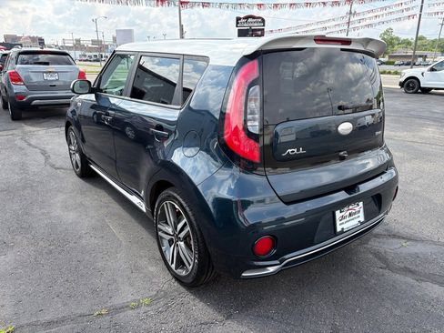Used 2018 Kia Soul + FWD image 5