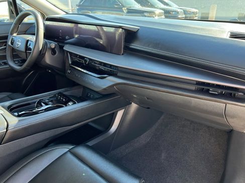 Certified 2025 Nissan Murano SV image 24