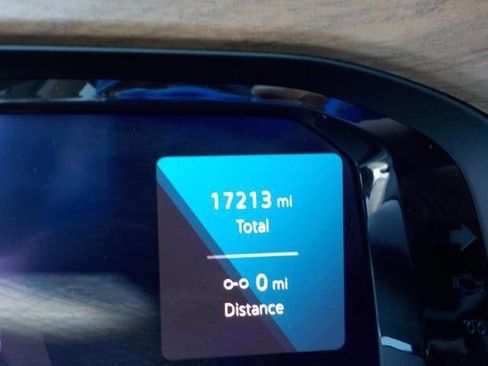 Used 2025 Volkswagen Atlas SE image 10