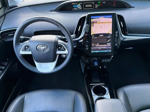 Used 2017 Toyota Prius Prime Premium image 18