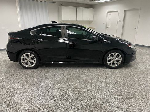 Used 2018 Chevrolet Volt Premier w/ Driver Confidence Package image 4