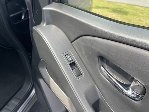 Used 2024 Nissan Frontier SV RWD image 19