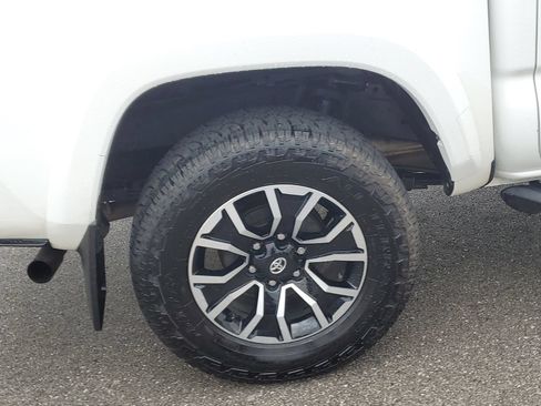 Certified 2021 Toyota Tacoma TRD Sport w/ TRD Premium Sport Package AWD/4WD image 5