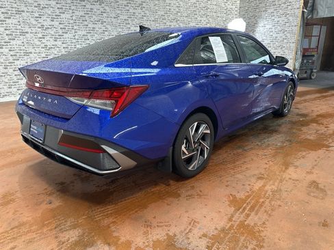 Certified 2024 Hyundai Elantra SEL w/ Convenience Package image 7