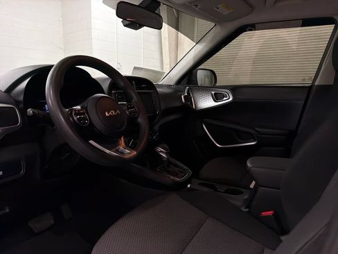 Used 2023 Kia Soul LX FWD image 6