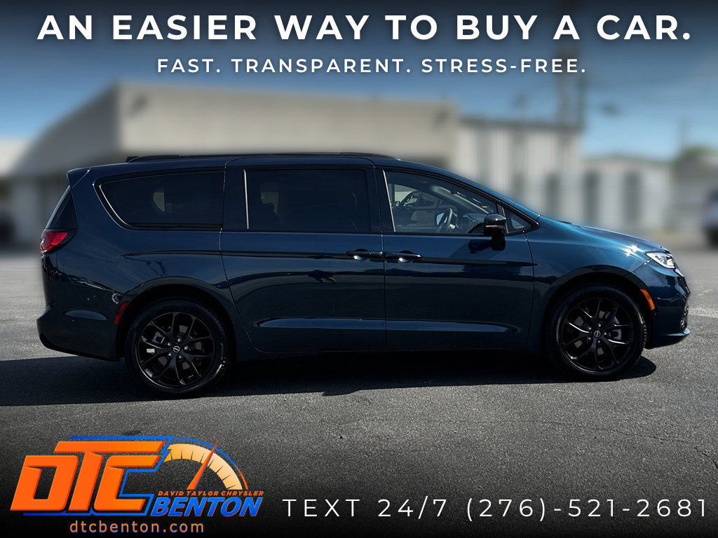 Used 2025 Chrysler Pacifica Limited AWD/4WD image 4