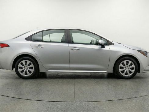 Used 2025 Toyota Corolla LE image 11