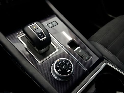 Used 2025 Mitsubishi Outlander SE image 26