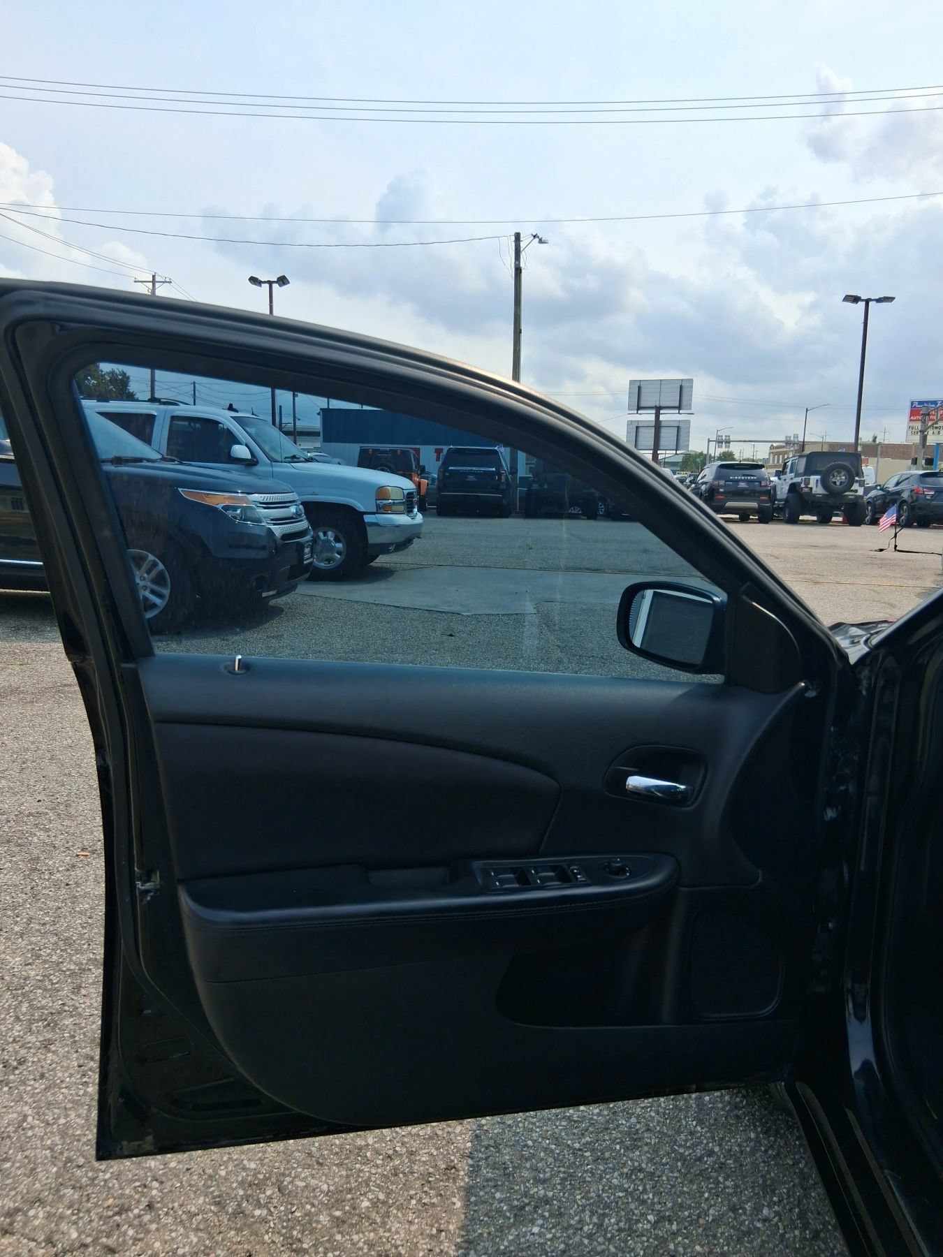 Used 2014 Chrysler 200 LX FWD image 9