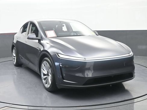 Used 2026 Tesla Model Y 2WD image 9