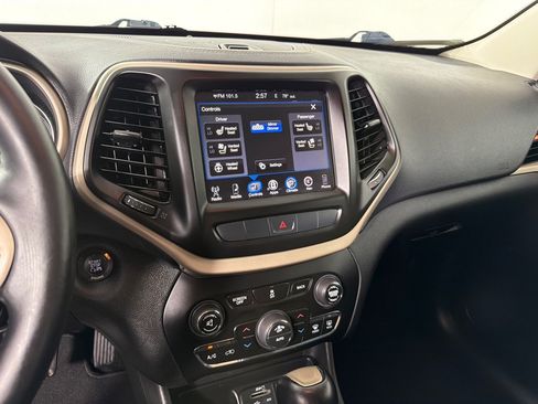 Used 2015 Jeep Cherokee Limited w/ Luxury Group FWD image 15