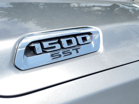 Used 2025 RAM 1500 Laramie AWD/4WD image 5