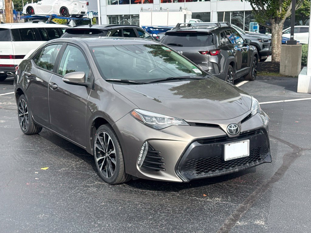 Certified 2017 Toyota Corolla SE w/ SE Premium Package FWD image 11