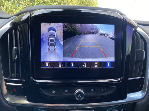 Used 2023 Chevrolet Traverse Premier image 27