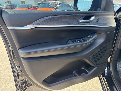Certified 2025 Jeep Grand Cherokee L Limited w/ Black Appearance Package AWD/4WD image 20