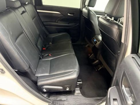 Used 2016 Toyota Highlander XLE AWD/4WD image 45