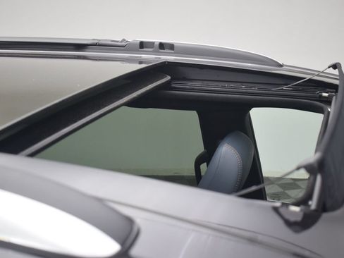 New 2027 Chrysler Pacifica Pinnacle FWD image 10