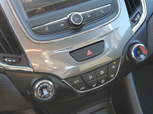 Used 2019 Chevrolet Cruze LT image 16