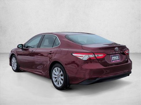 Used 2018 Toyota Camry LE image 8