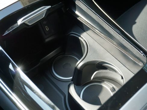 Certified 2025 Mercedes-Benz GLC 300 4MATIC image 37