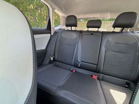 Used 2025 Volkswagen Taos SE AWD/4WD image 40