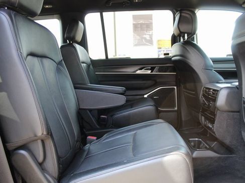 Used 2024 Jeep Wagoneer Series II image 17