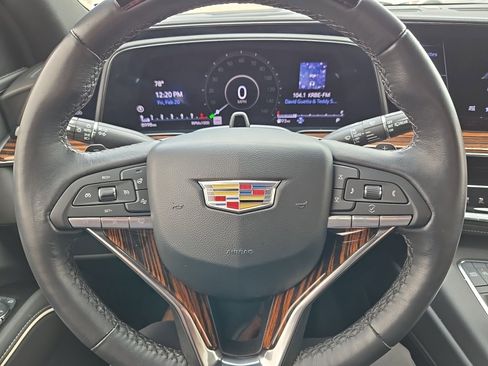 Used 2024 Cadillac Escalade ESV Premium Luxury image 15