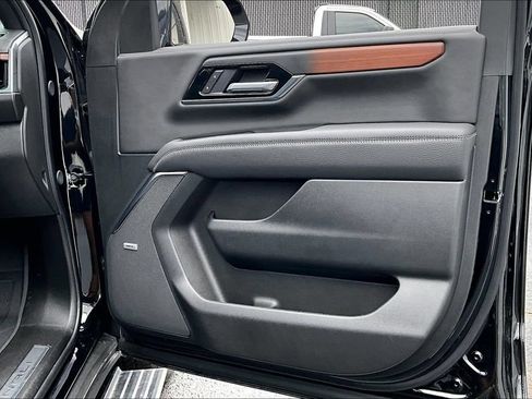 Used 2025 GMC Yukon Denali w/ Denali Reserve Package AWD/4WD image 27