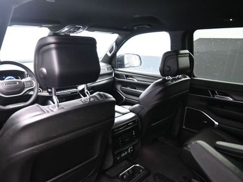 Used 2024 Jeep Wagoneer Series II AWD/4WD image 40