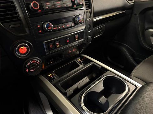Used 2023 Nissan Titan SV w/ SV Convenience Package image 18