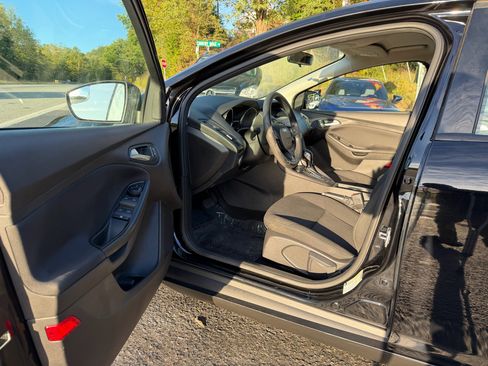 Used 2018 Ford Focus SE image 10