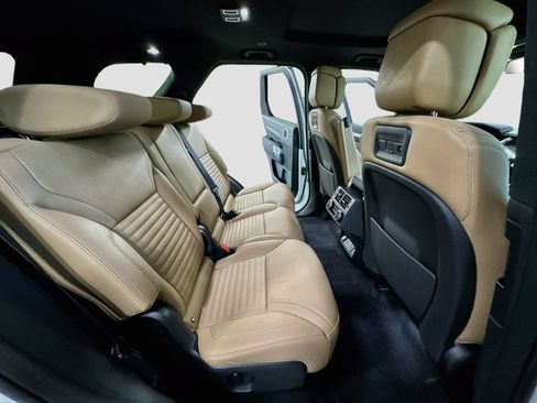 Used 2025 Land Rover Discovery Dynamic SE AWD/4WD image 33