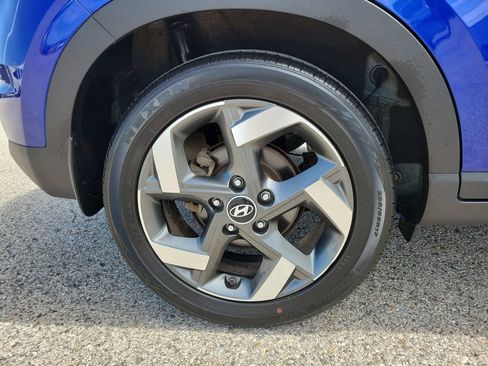 Used 2023 Hyundai Venue Limited FWD image 5